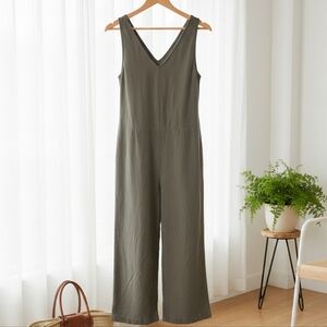 Universal Thread Womens Jumpsuit With Pockets. Size Xs